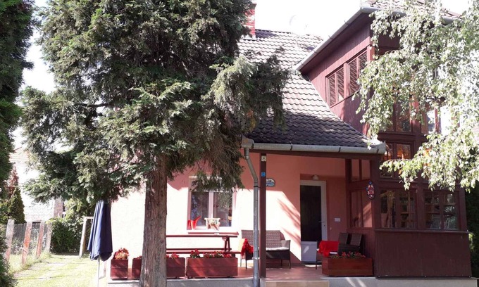 Balatonmariafurdo Casa | Casa vacacional en el centro de la ciudad con aire acondicionado