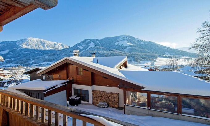 Brixen im Thale Casa | Holiday home in Brixen: steam Bath, near Skilift