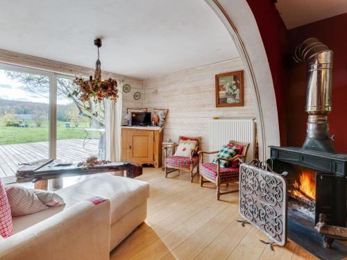 Calvinet Casa | Holiday Home in Auvergne with Roofed Garden and Terrace