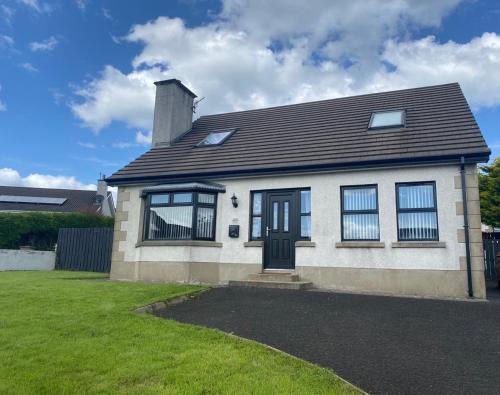 Ballycastle Casa | Holiday Home in Ballycastle - Fáinne na Cairde
