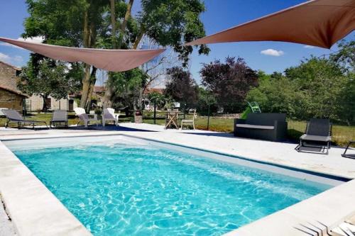 Saint-Jean-de-Sauves Casa | Holiday Home in Loire near Castles and Nature
