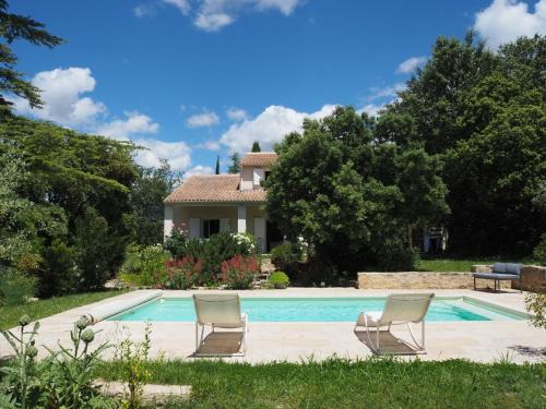 Villes-sur-Auzon Casa | Holiday Home in Villes-sur-Auzon with Pool