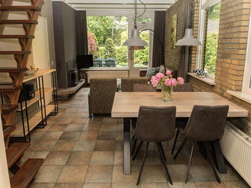 Bisselt Casa | Holiday Home in Gelderland near Nature Trails, cleaning included
