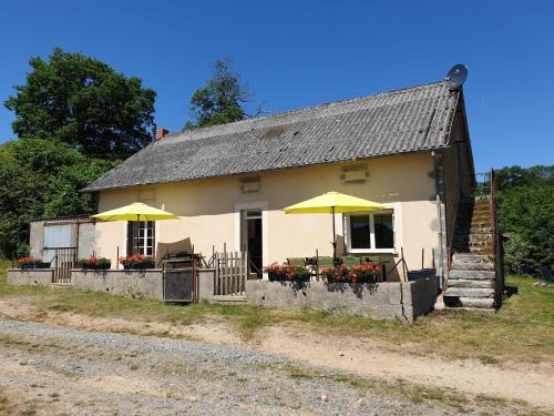 Grury Casa | Holiday Home in Grury with Pool & Garden