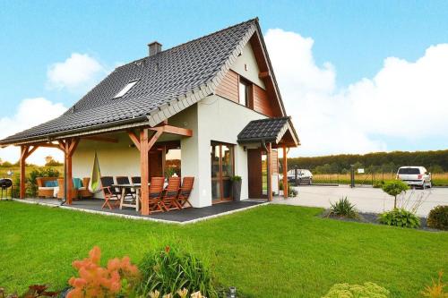 Mielno Casa | Holiday Home in Mielno near Beach & Lake