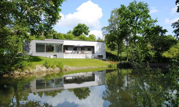 Somme-Leuze Casa | Villa moderna con piscina cubierta