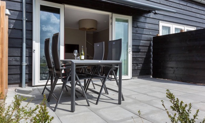 Municipality of Veere Casa | Holiday Home in Oostkapelle near Beach