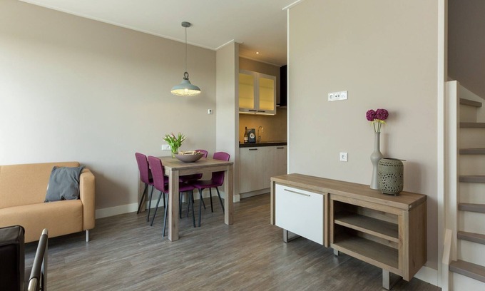 Municipality of Veere Casa | Holiday Home in Oostkapelle near Forest