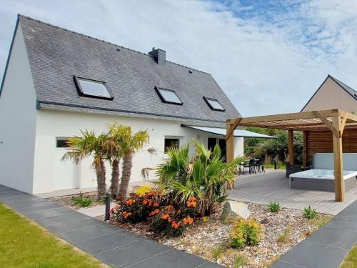 Plouarzel Casa | Holiday Home in Plouarzel near Sandy Beaches