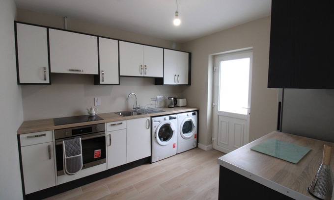 Inverin Apartamento | Holiday Home in Rossaveal, Sleeping 6