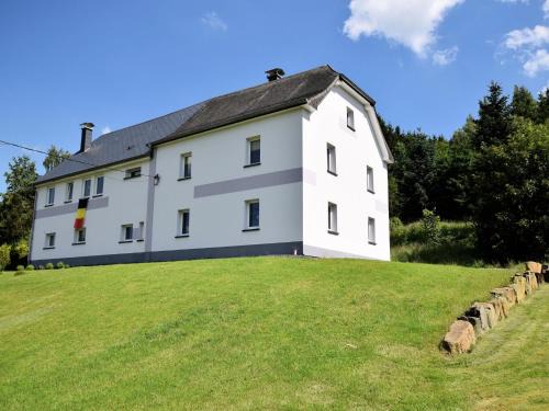 Schoenberg Casa | Holiday Home in Saint Vith with Terrace