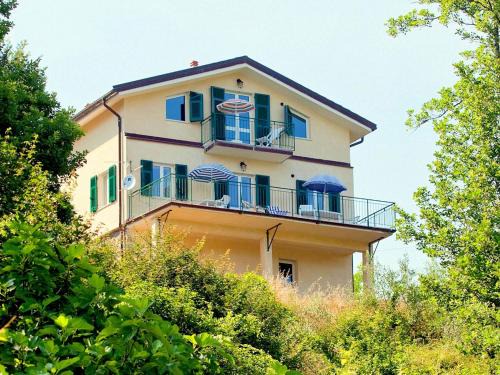 Sesta Godano Casa | Holiday Home in Sesta Godano near Lake
