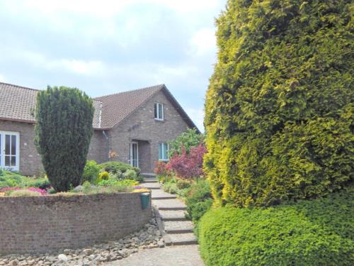 Sweikhuizen Casa | Holiday Home in Sittard with Pool