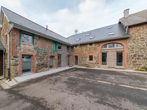 Walk Casa | Holiday Home in Waimes with Garden