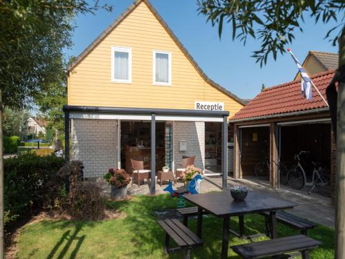 Wemeldinge Casa | Holiday Home in Wemeldinge near the Sea