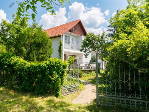 Belatelep Casa | Holiday Home Iris by Interhome