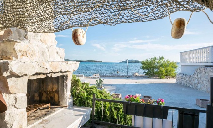 Krapanj Casa | Holiday Home Ivana
