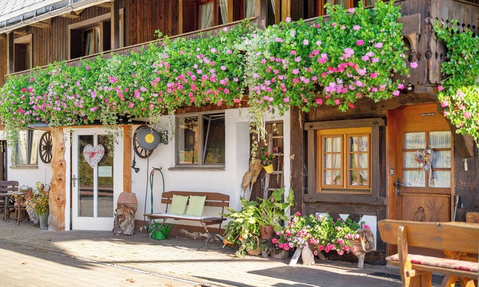 Hornberg Casa | Casa de vacaciones 'Krährbauernhof Mit Eventraum 3 Fewo' con vistas a la montaña