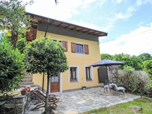 Casale Corte Cerro Casa | Holiday Home La Casetta by Interhome
