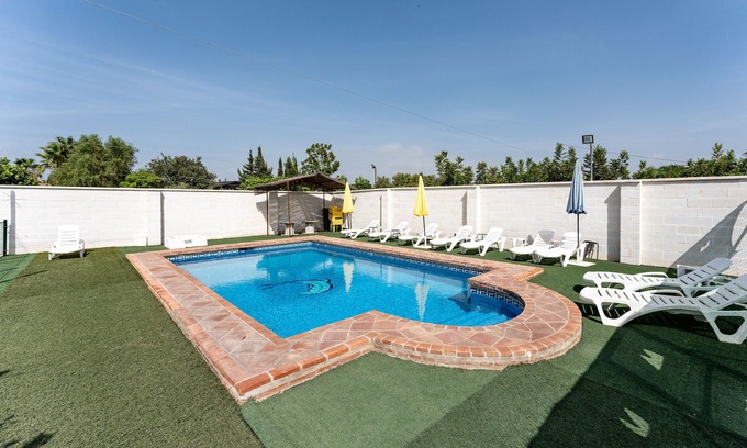 Alhaurín el Grande Casa | Casa de vacaciones "La Casa de los Recuerdos" con vistas a la montaña, piscina y terraza