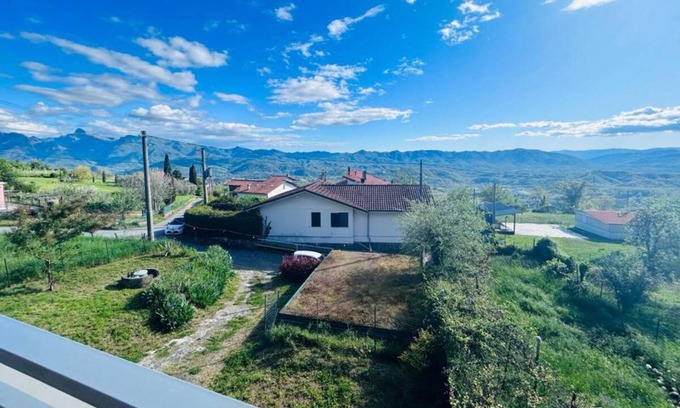 Agnino Casa | Holiday Home 'La Casa di Andrea in Lunigiana' with Private Terrace, Shared Garden and Balcony