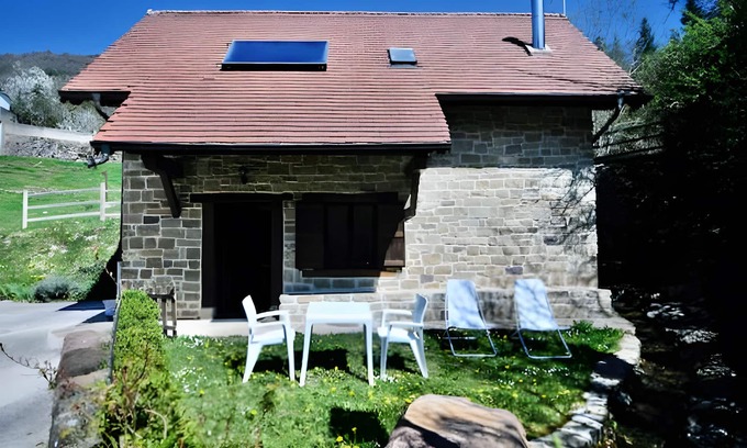 Arce Casa | Holiday Home 'La Central De Azparren' with Wi-Fi
