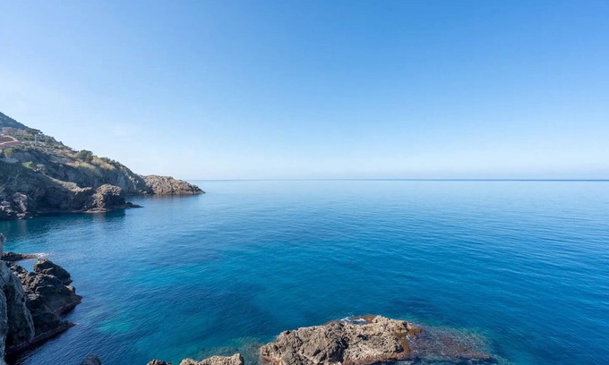 Banyalbufar Casa | Holiday Home 'La Cubana Casa Vacacional' with Sea View, Balcony and Wi-Fi