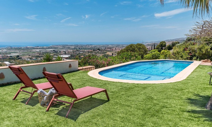 Motril Casa | Casa de vacaciones 'La Haima' con vistas al mar, Wi-Fi y aire acondicionado