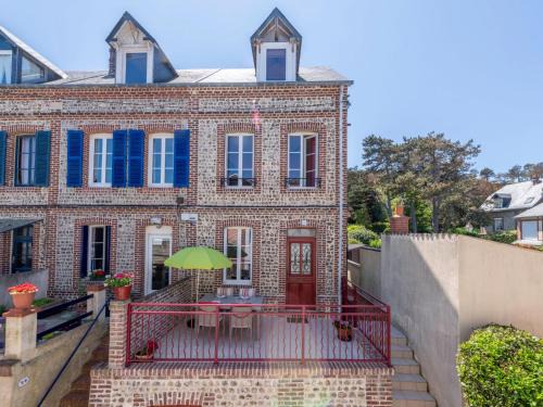 Yport Casa | Holiday Home La Rose des Vents by Interhome