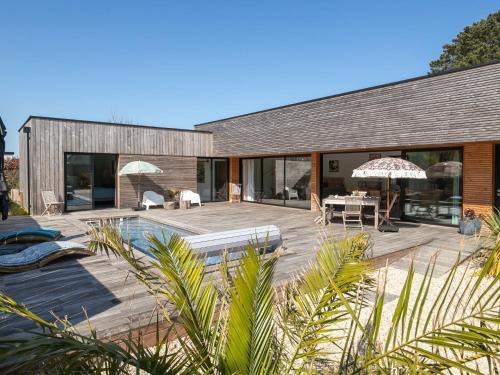 Locquirec Casa | Holiday Home La Villa Agapanthes by Interhome