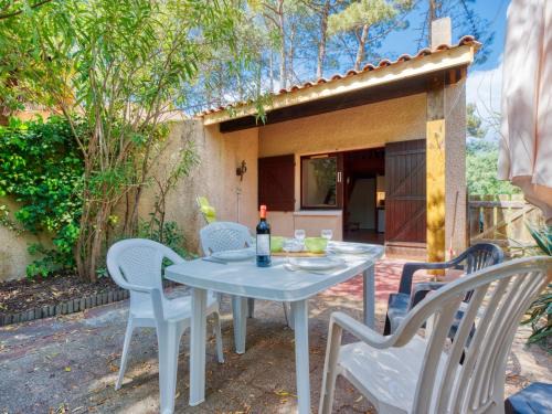 Lacanau-Ocean Casa | Holiday Home Les Cracks-2 by Interhome
