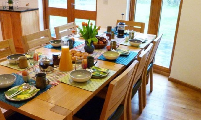Llandovery Casa | Holiday Home Llety Gwedd