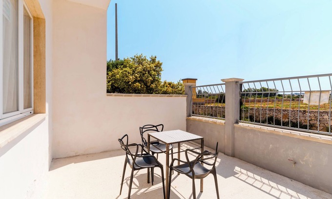 Sant'Isidoro Casa | Casa de vacaciones 'Lu Sule' con vistas al mar, jardín compartido y aire acondicionado