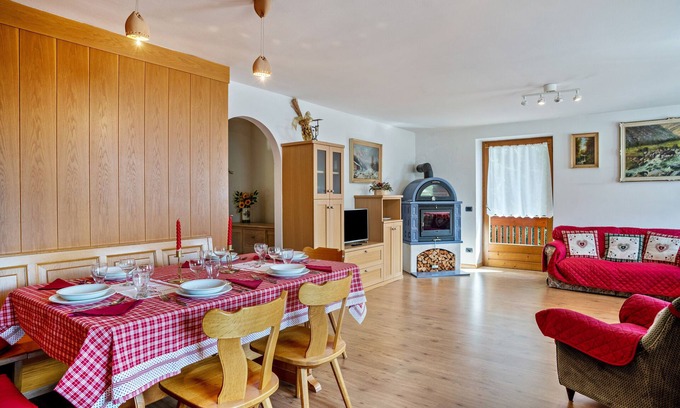 Tesero Casa | Casa de vacaciones 'Magda' con vistas a la montaña, jardín privado y balcón