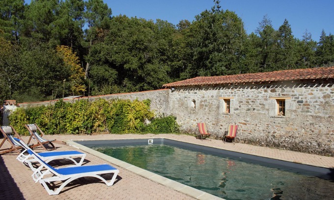 La Jaudonniere Casa | Casa de vacaciones 'Maison Familiale Avec Piscine' con piscina privada, terraza privada y Wi-Fi