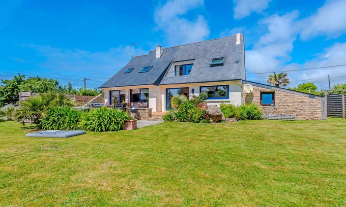 Porspoder Casa | Casa de vacaciones 'Maison Avec Spa À 700m De La Plage' con terraza privada, jardín privado y Wi-Fi