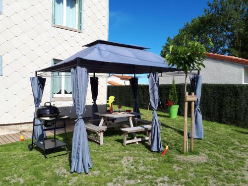 Blot-lʼEglise Casa | Holiday Home Maison Les Oies by Interhome