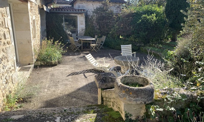 Trois-Palis Casa | Casa de vacaciones 'Maison Angoulême' con terraza privada, jardín privado y Wi-Fi