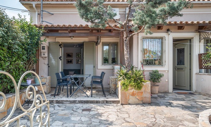 Mazarakata Casa | Casa de vacaciones 'Marias Charming Mezonet' con vistas a la montaña