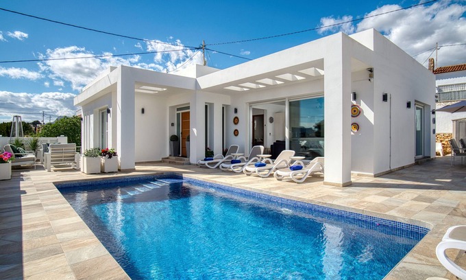 Urbanitzacio la Fustera Casa | Casa de vacaciones 'Marina Luah' con piscina privada, Wi-Fi y aire acondicionado