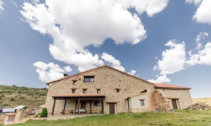 Allepuz Casa | Casa de vacaciones 'Masía Casa Rullo' con vistas a la montaña, terraza privada y Wi-Fi