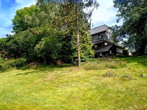 Hrensko Casa | Holiday Home Mezná u Hřenska by Interhome