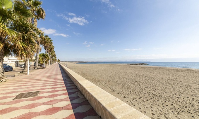 El Toyo Casa | Holiday Home 'Mi Locura Costa Cabana' with Private Terrace, Garden and Wi-Fi, 30 mts from the beach