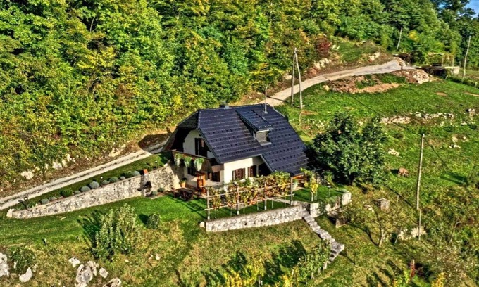 Srednje Grcevje Casa | Casa vacacional vista desde la montaña