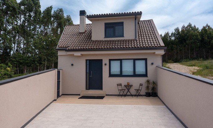 Muxia Casa | Casa de vacaciones 'Muxia' con vistas a la montaña, terraza privada y Wi-Fi