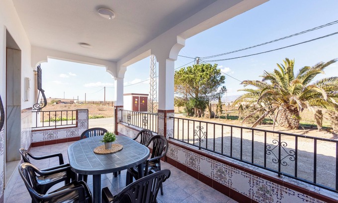 Pujaire Casa | Casa de vacaciones 'Nazareno' con terraza privada