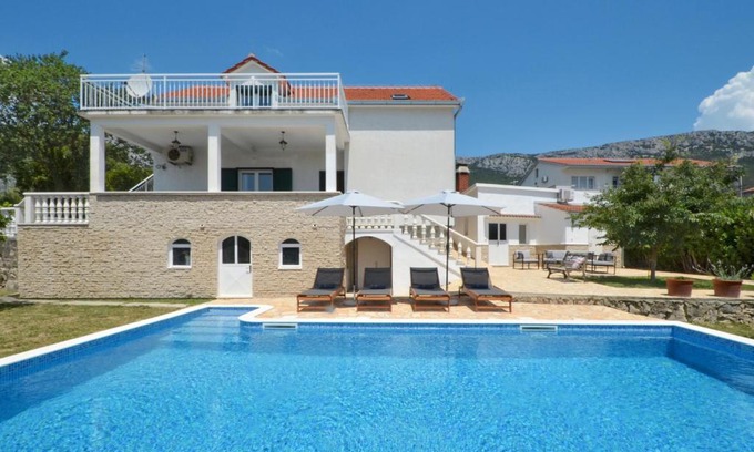Kastel Sucurac Casa | Holiday Home Nevera