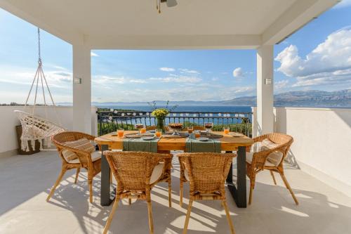 Splitska Casa | Holiday Home Nono Ante with heated pool