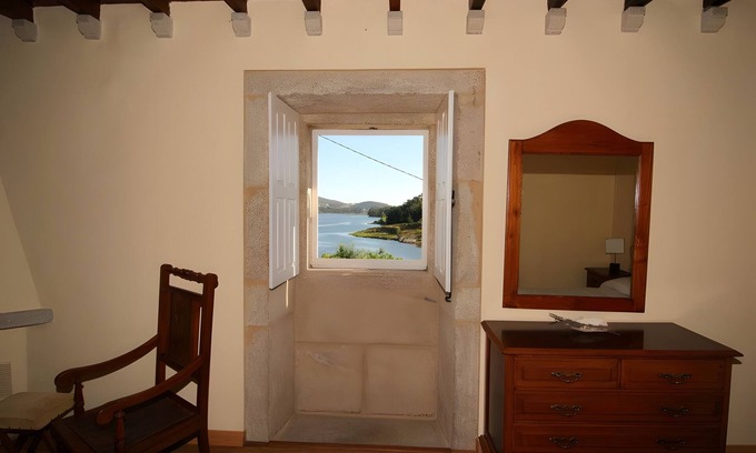 Rianxo Casa | Casa de vacaciones 'O Lar De Natalio' con vistas al mar, terraza privada y Wi-Fi