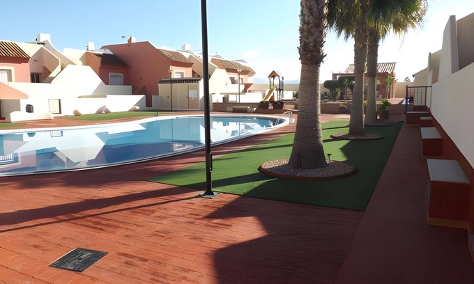 Mazarrón Casa | Casa de vacaciones 'Olé Mazarrón' con vistas a la montaña, piscina compartida y Wi-Fi